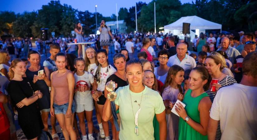 Párizs hőseit vastaps fogadta Pakson – galériával és videóval