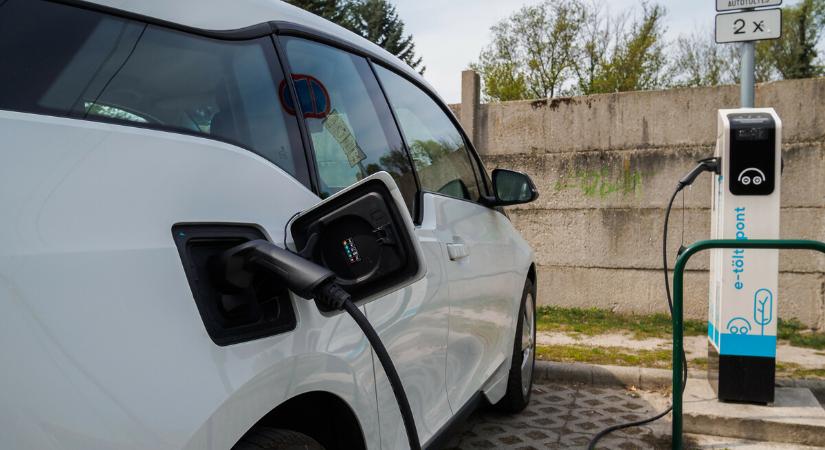 Júliusban túlnőtte a 60 ezres darabszámot a hazai tisztán elektromos járműpark