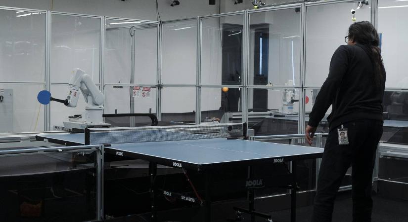 Simán megver egy amatőr játékost a Google robotja pingpongban