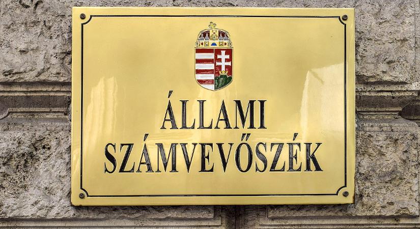 A számvevőszékkel nyomasztja az önkormányzatokat az állam