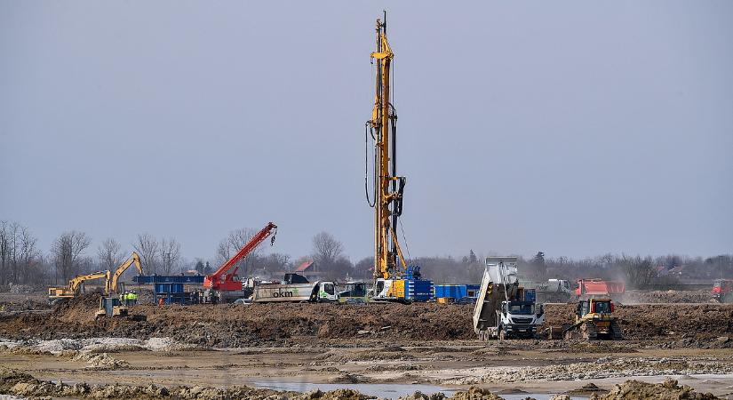 Minden régióban csökkent a termelés, két számjegyű zuhanást regisztrál a KSH az autóiparban