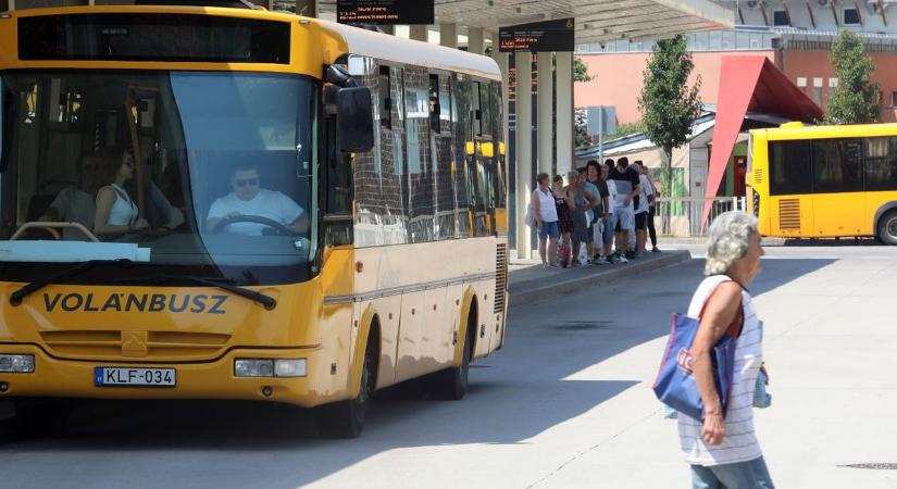 Augusztus utolsó napjáig közlekednek a Komlót a magyar tengerrel összekötő autóbuszok