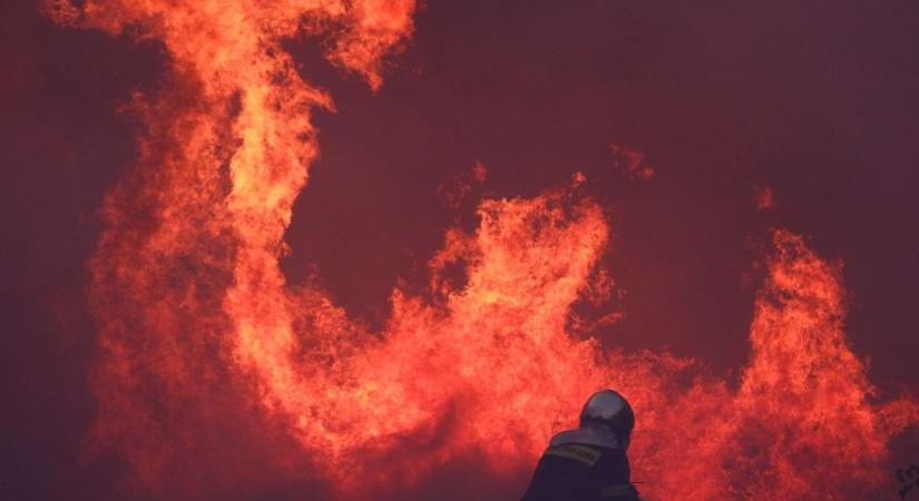 Kedd délután gyulladt ki egy raktár Nyíregyházán, szerdán délelőtt oltották el