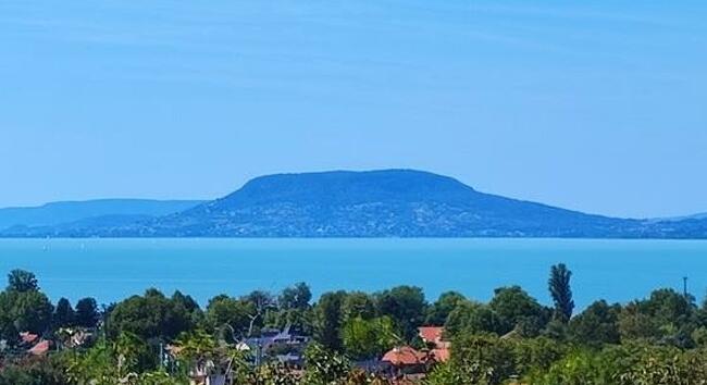 Hétvégén óriási tömeg lehet a Balatonon