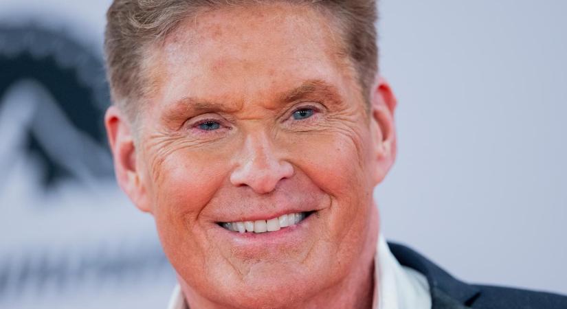 Nagypapa lett David Hasselhoff - fotón a kisunokáját ölelő színész