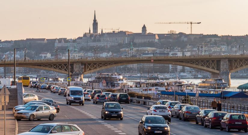 Lezárásokra, forgalomkorlátozások sorával kell számolni a fővárosban