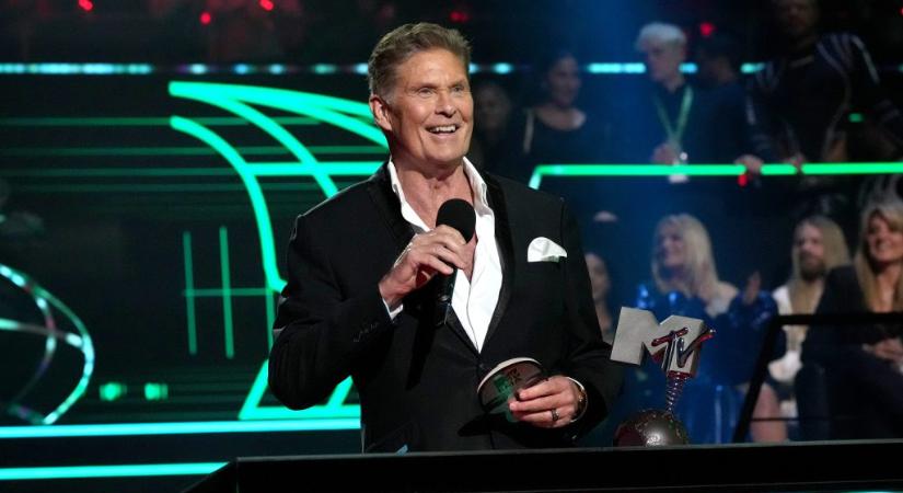 David Hasselhoff közös fotót posztolt újszülött unokájával