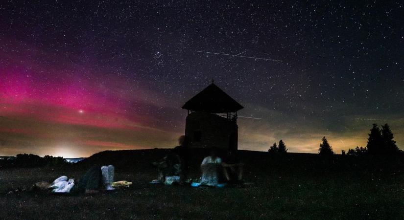 Meteor húzta át a repülőcsíkot, és Sárvár felett pink volt az ég - fotók