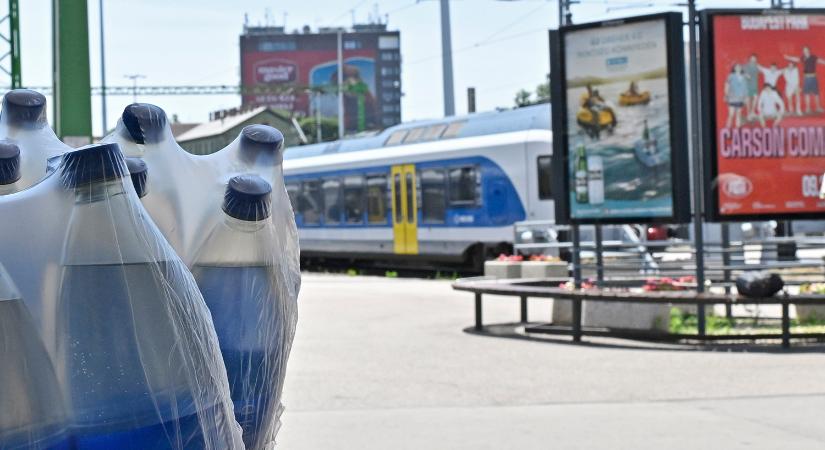 Ajándékot kap, aki most vonatra vagy buszra száll itthon