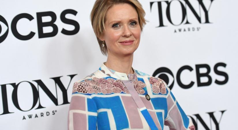 Cynthia Nixon kanapéja 2024 legtrendibb darabja, egyetlen modern otthonból sem hiányozhat