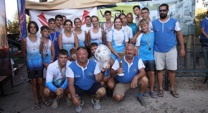 Egy rakat érmet szereztek a szolnoki evezősök a dunai regattán