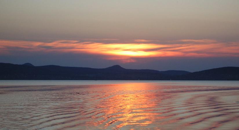 Nagy a baj a Balatonnál, amit már a turisták is érzékelnek