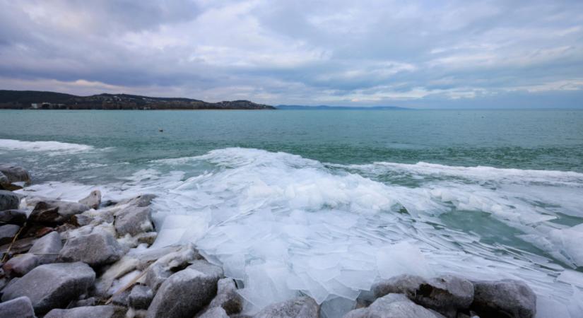 Lezárhatják a Balaton északi partjának egy részét