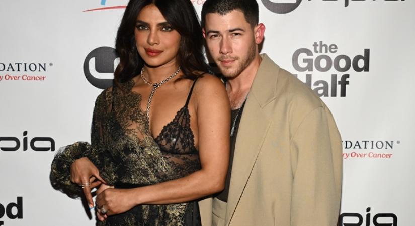 Priyanka Chopra felvette a világ legszebb csipkeruháját: a fekete-arany alkalmi darabban úgy festett, akár egy királynő