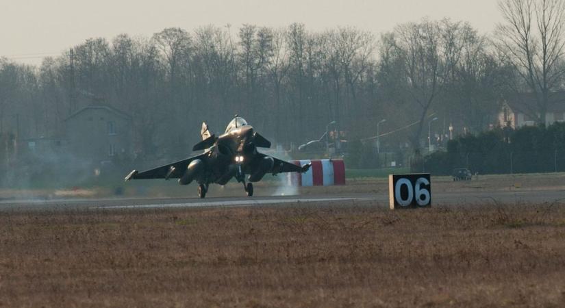 Két halálos áldozata van a francia vadászgépek balesetének