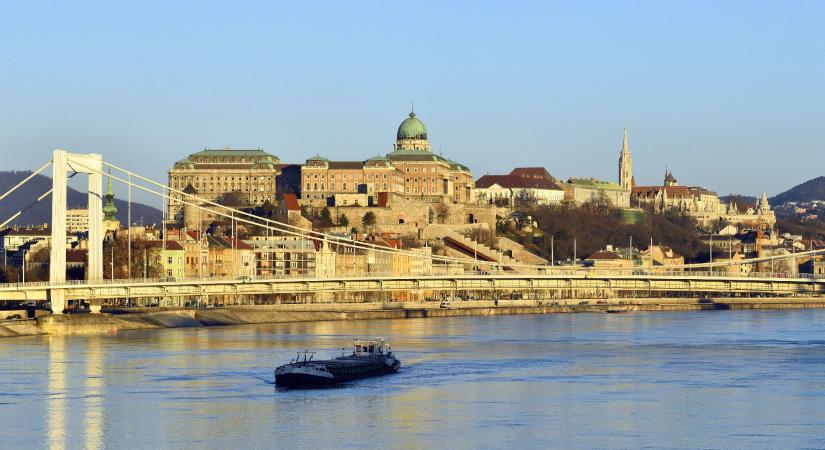 Több tucat bulizó zuhant a Dunába hajnalban