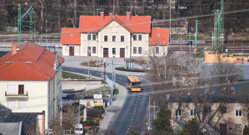 Az ünnepi, hosszú hétvégén változik a közlekedési rend a MÁV-VOLÁN-csoportnál