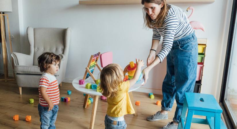 Igény lenne rájuk, kérdés az, ki fizeti meg: ennyit kereshet ma egy jól menő bébiszitter vidéken