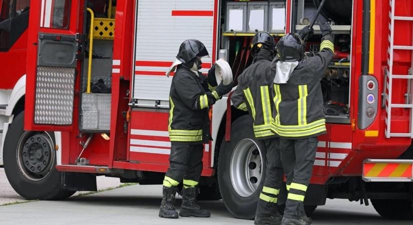 Szabadtéri tüzekhez siettek a nógrádi lánglovagok