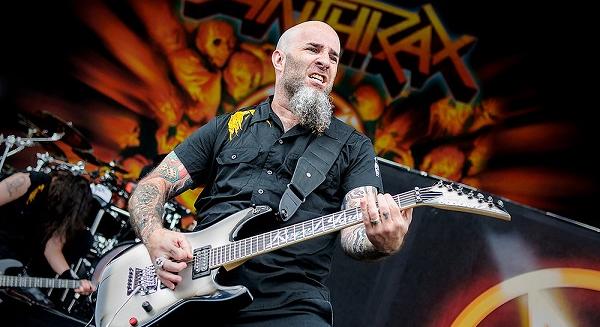 Édesapját gyászolja az Anthrax gitárosa, Scott Ian (fotók)