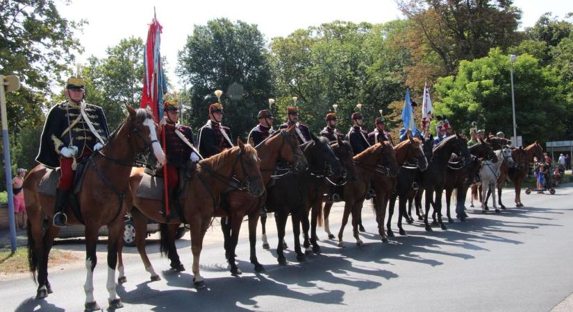 A gorodoki lovasrohamra emlékeznek Pápán