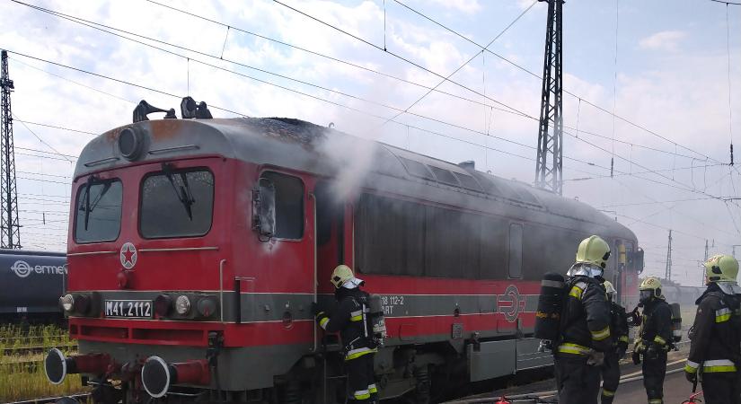 Csörgő tüzének korma vetett árnyékot a debreceni retróhétvégére