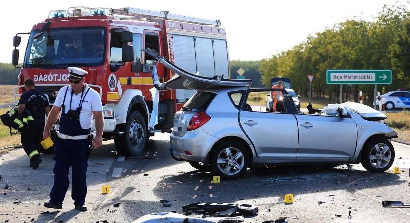 Tizenhét éves fiú maradt árván a bajai halálos baleset után – videóval