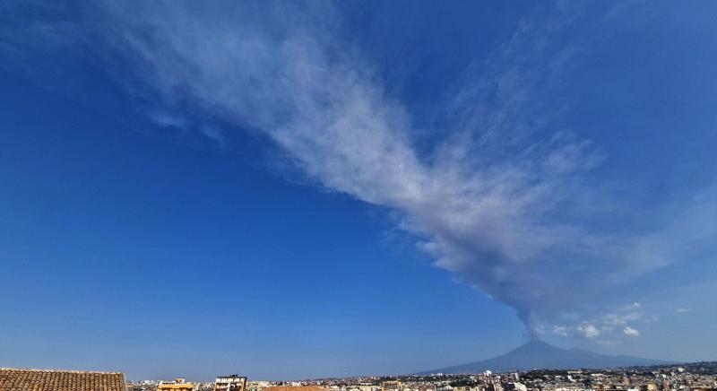 Újra lezárták Catania repülőterét az Etna kitörése miatt