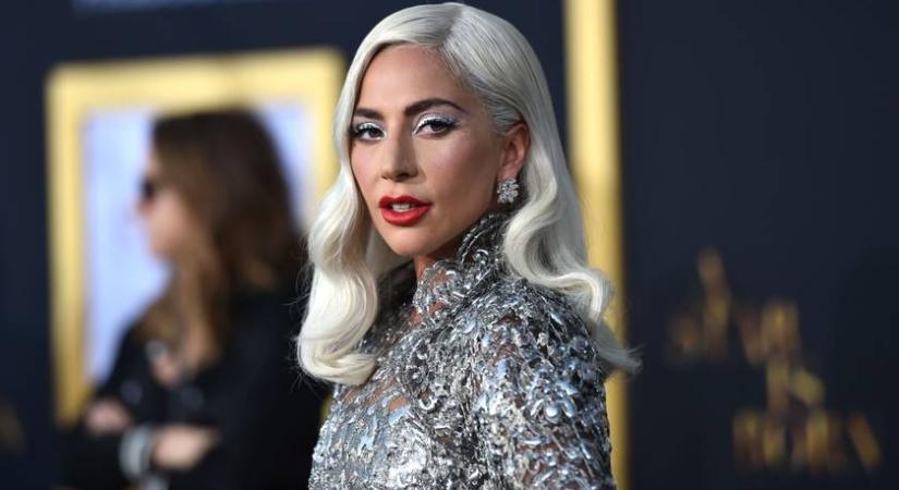 Lady Gaga fekete hajra váltott: a rajongók nem győzik dicsérni