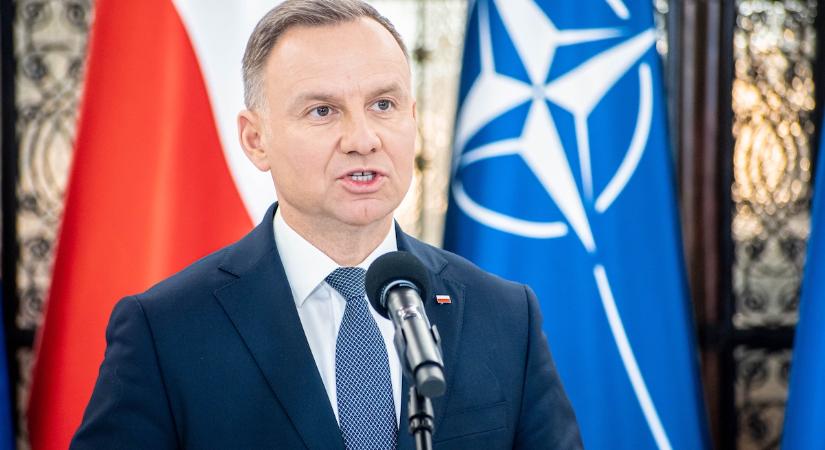 Andrzej Duda: Lengyelországnak fegyverkeznie kell, hogy ne merjék megtámadni