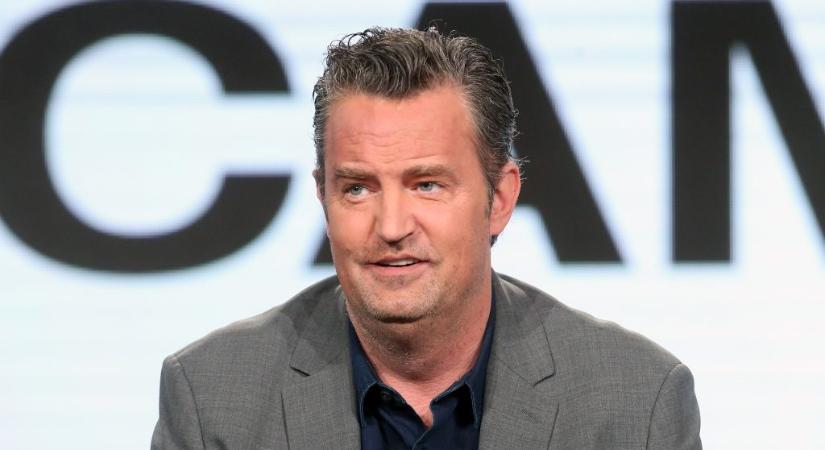 Matthew Perry asszisztensét és két orvost is megvádoltak a színész halála ügyében