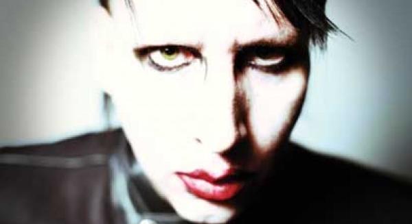 Ismét új dalt osztott meg Marilyn Manson: 'Raise The Red Flag'