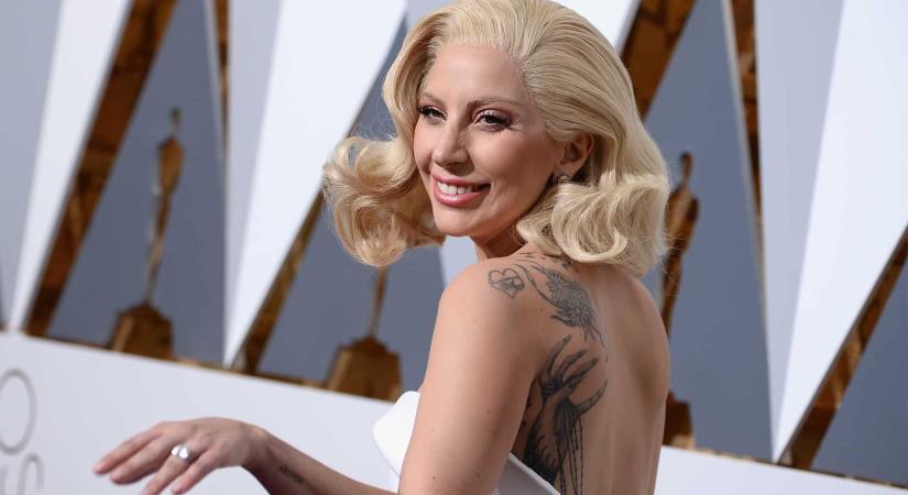 Így fest félmeztelenül Lady Gaga