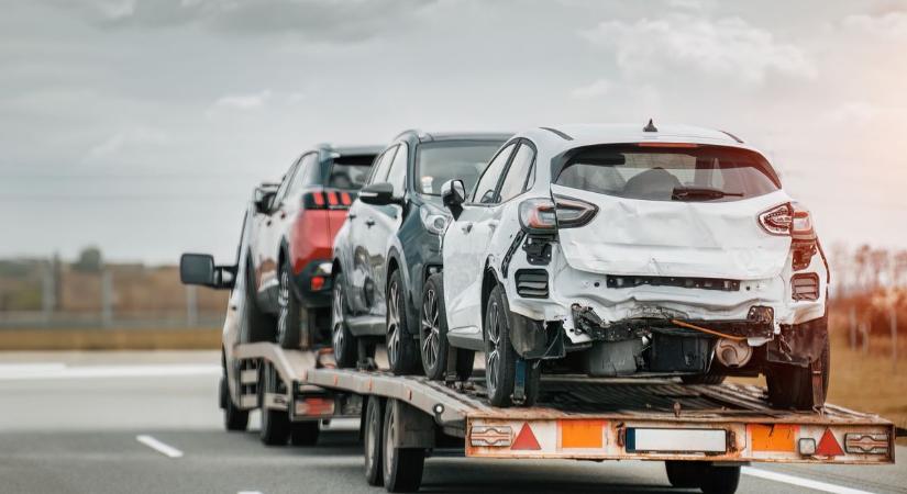 Rossz helyen áll az autójával? Kalapács alá kerülhet, ha sokáig otthagyja