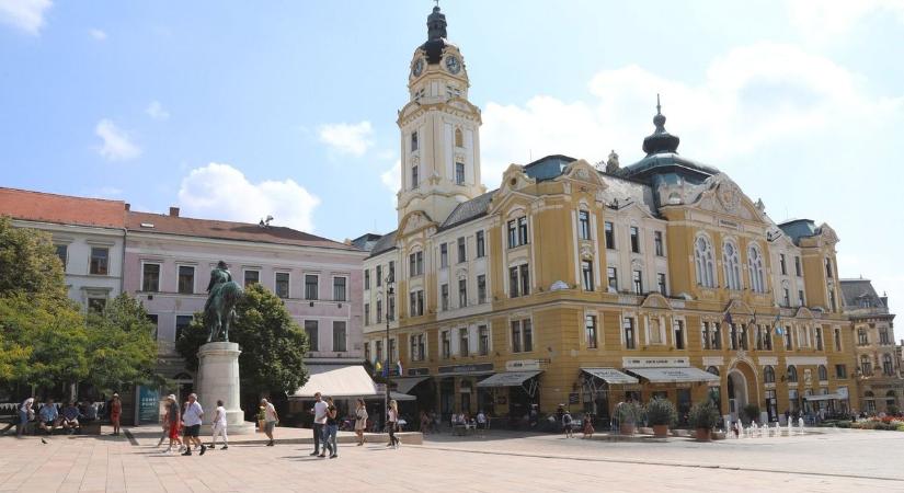 Kemény pécsi üzenet: kommunistákból vedlettek át