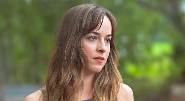 Sok időt tölt külön Dakota Johnson és Chris Martin