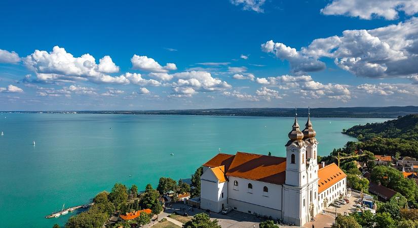 Külföldiek robbantották be a turisztikai szezont