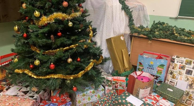 Karácsonyi ajándékozás helyett inkább az Igazgyöngy Alapítványt támogatták a végzős gimnazisták