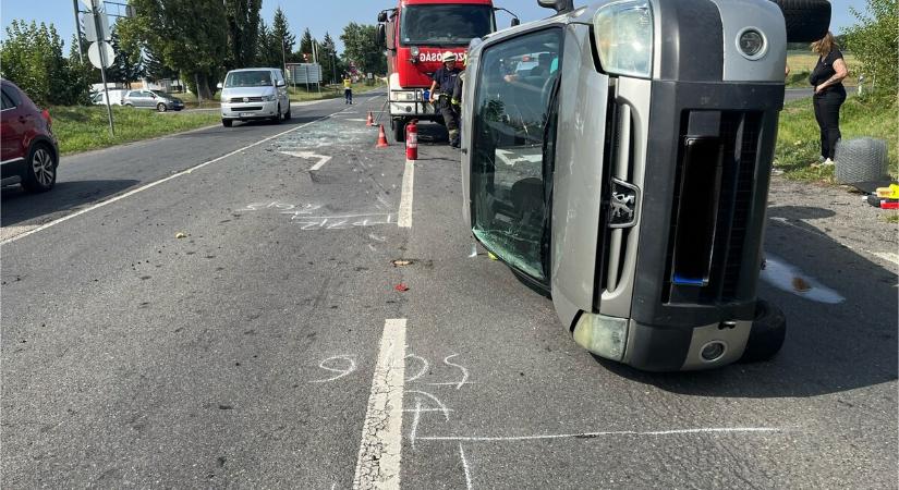 Két autó karambolozott a 7-esen, Galamboknál - frissítve!