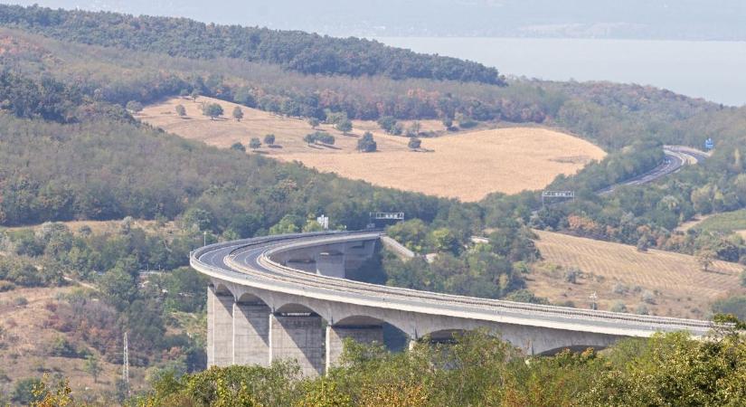 Javítják a kőröshegyi völgyhidat, torlódásokra kell számítani a 7-es úton