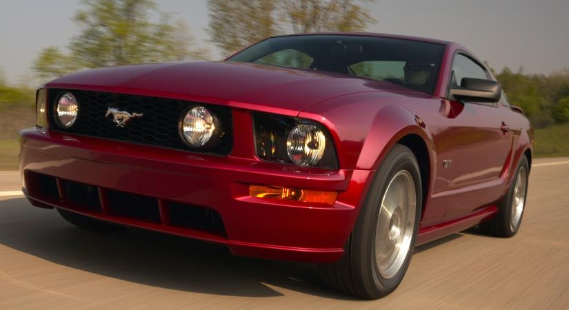 Vakmerő ötlet használt Ford Mustangot venni pár millióért?