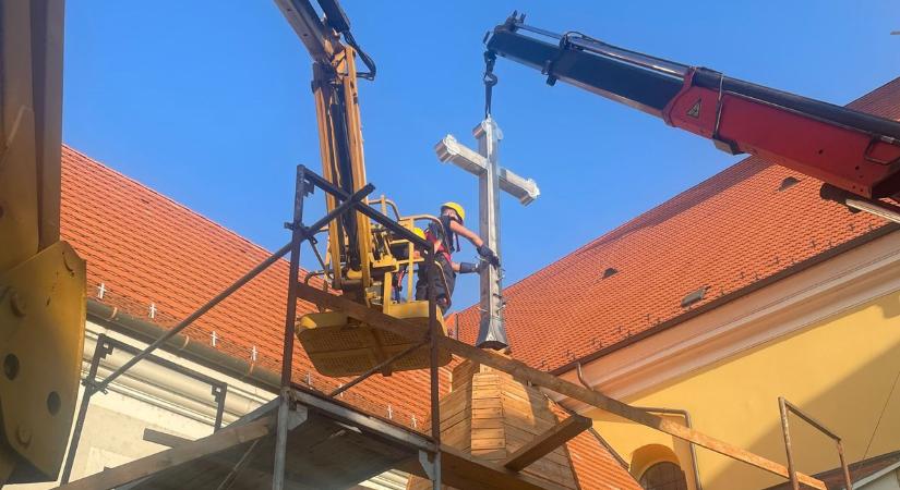 Gyilkos darazsak őrzik a kétszáz éves szolnoki templomtorony titkát – galériával, videóval