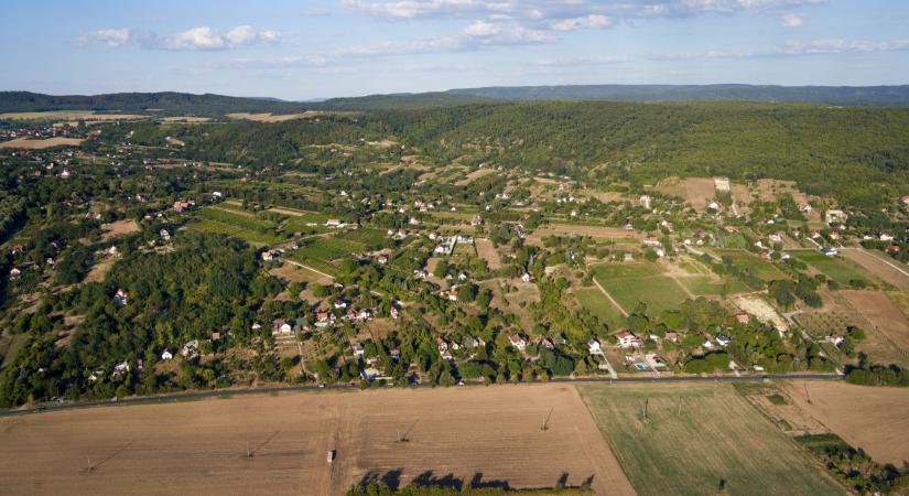 Mégis, mi folyik a magyar határ mentén? Tömegével veszik itt az ingatlanokat a szlovákok, németek