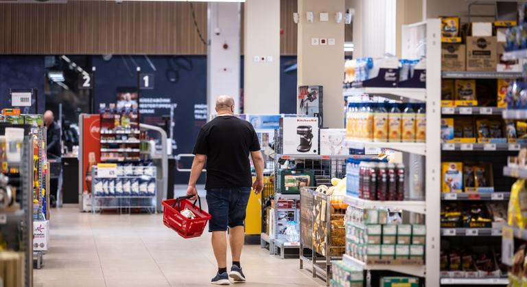 A friss adatokból kiderül: továbbra sincs pénzük vásárolni a magyaroknak