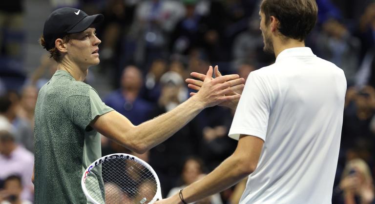 Elmaradt a tűzijáték a US Open előrehozott döntőjén, a két világelső közül az egyik kiesett