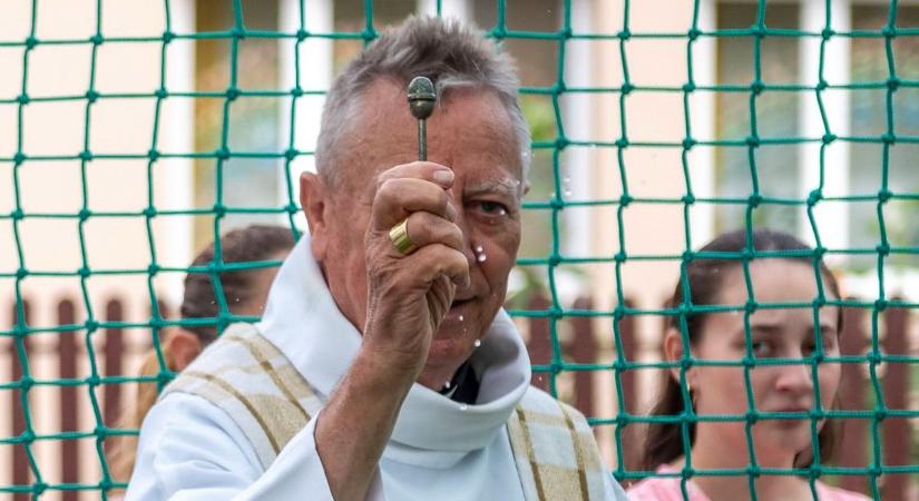 Dr. Beer Miklós áldja majd meg a Szent Borbála hidat