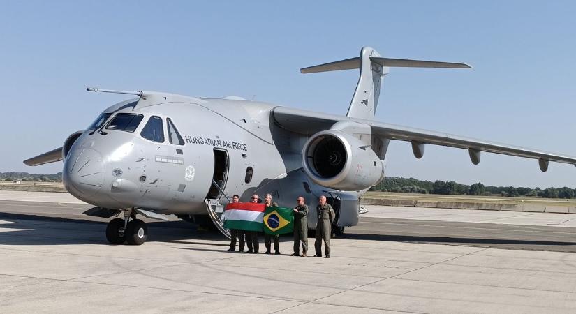 Képeken, ahogy megérkezett Magyarországra az első KC-390 Millenium  galéria