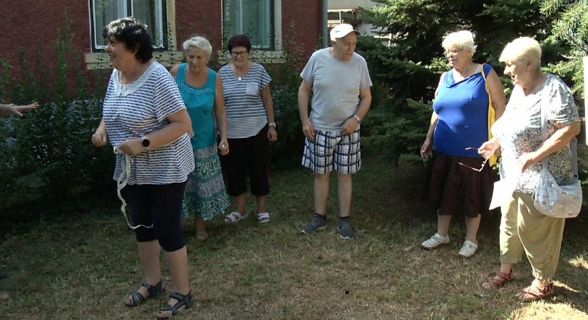 A szabadban vetélkedtek a Városi Szociális Szolgálat demens, idős és fogyatékkal élő ellátottjai