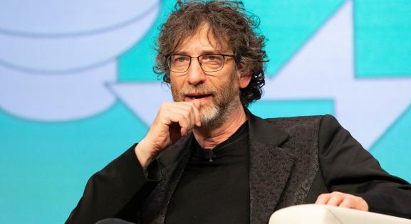 Neil Gaiman zaklatási ügye miatt meghiúsulhat egyik könyvének filmváltozata