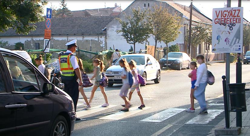 Szeptember végéig Vásárhelyen is rendőrök vigyázzák az iskolásokat